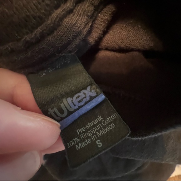 The Beach Boys Tour Shirt Size Small Good Vibrations VW Bus Black Tee **HOLE** - Picture 5 of 7